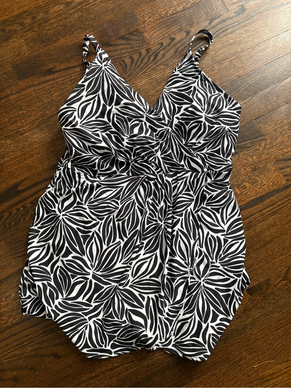 Lands' End Women's Tulip Wrap Swim Dress with Tummy Control XXL - Picture 2 of 7
